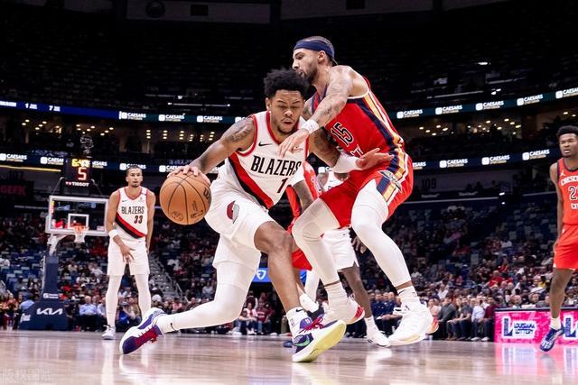 冯莱重返上海男篮 与费雷尔成新赛季外援搭档